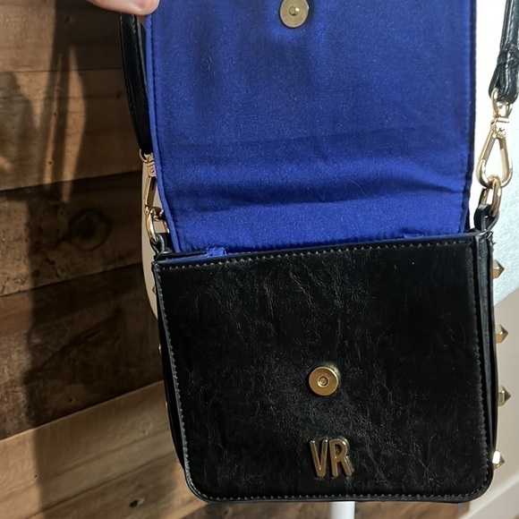 Vr Black Crossbody Bag Adjustable Straps Gold Tone Spikes - Picture 4 of 13